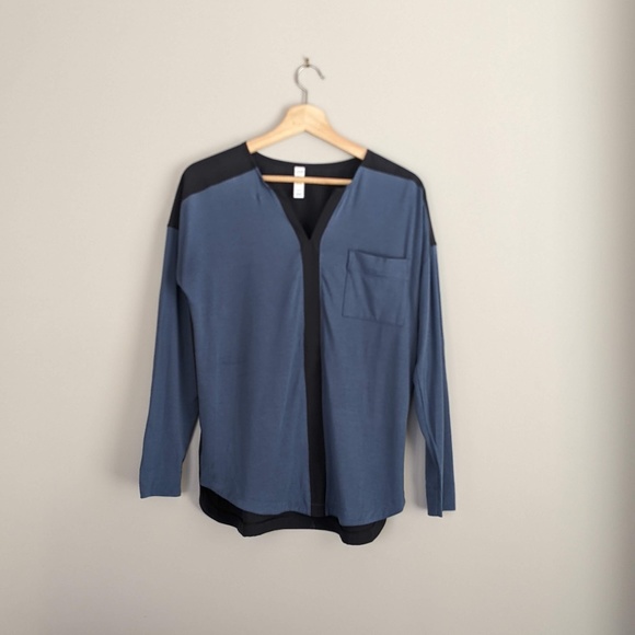 Lolë blue colour block long-sleeve v-neck shirt, size XS - Picture 1 of 6
